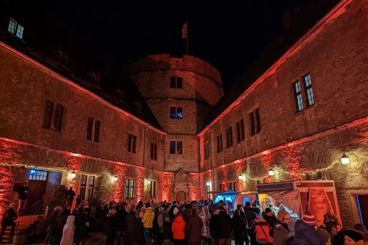 Weihnachtsmarkt an der Wewelsburg lockte über 2000 Gäste an